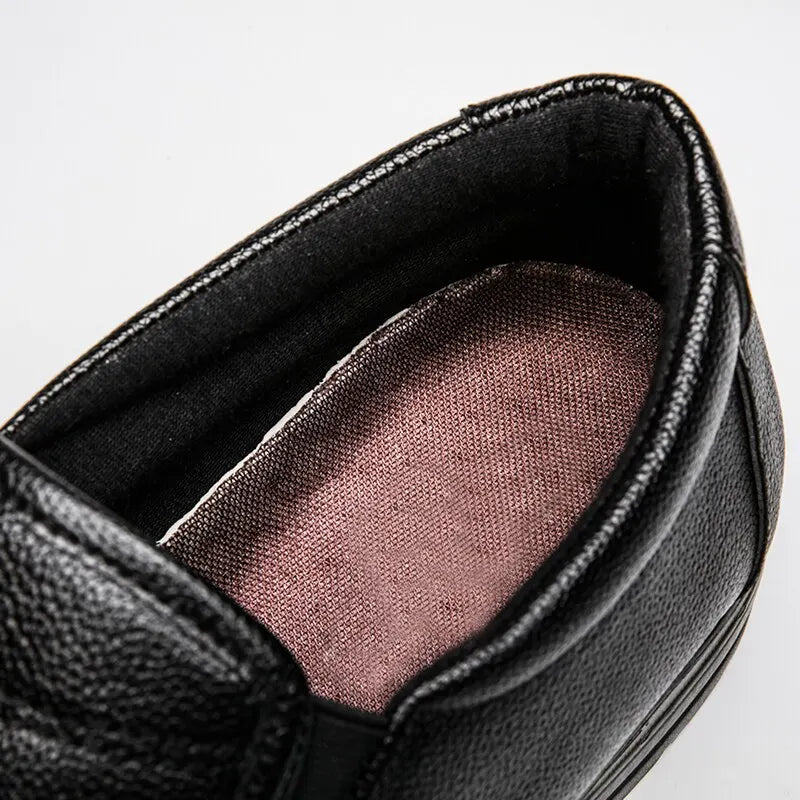 Men's Light Leather Casual Shoes Outdoor Walking Shoes Comfortable Sports Shoes Soft Social Shoes Men's Luxury Brand Copy Shoes
