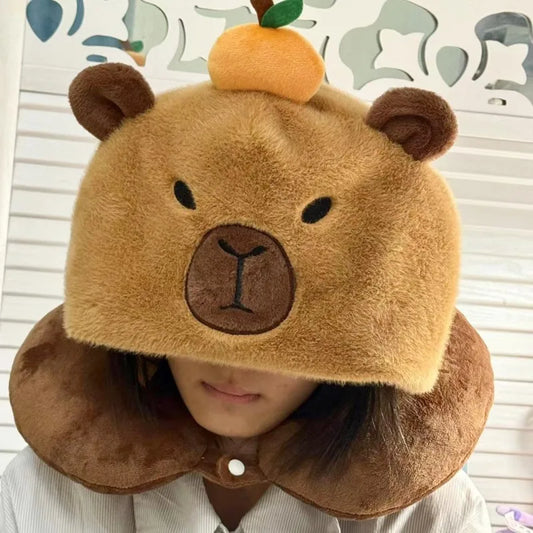 Almohada de cuello de capibara de peluche con sombrero