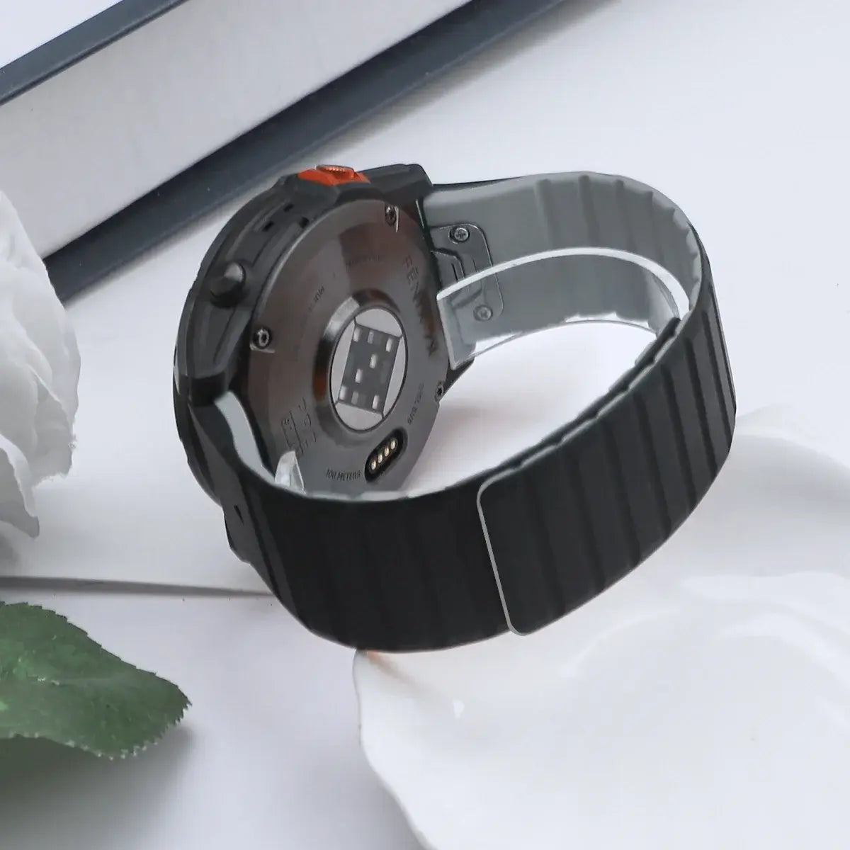 Garmin QuickFit 22/26mm Two-Tone Silicone Magnetic Wrap Band