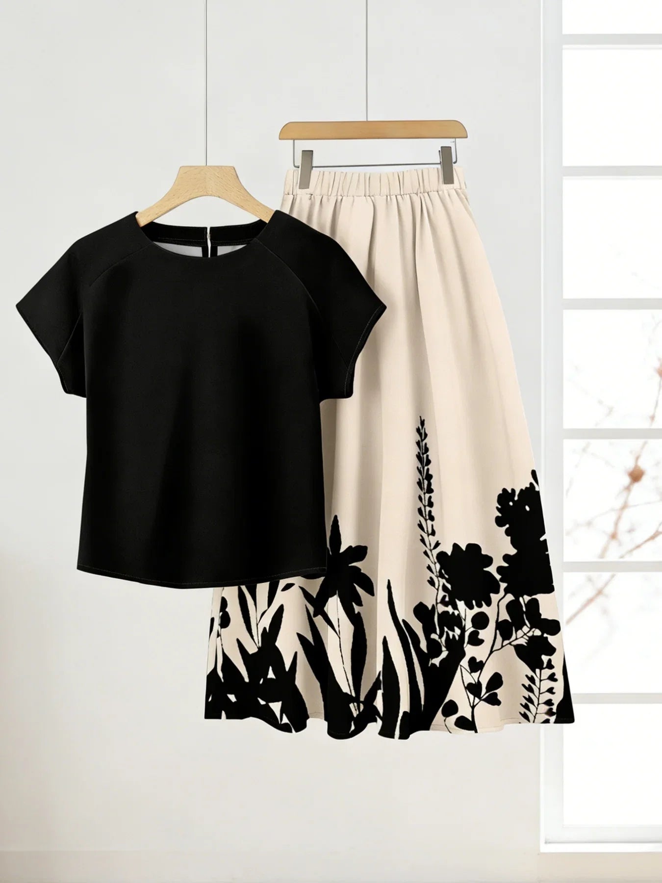 Summer Women's Plus Size Fashionable Loose Black Simple Top, Plant Printed Half Skirt Two-Piece Set, Large Swing Skirt Set