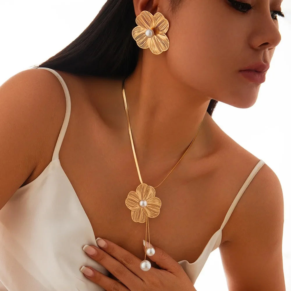 2pcs Set Luxury Personality Gold Color Stereo Flower Inlay Pearl