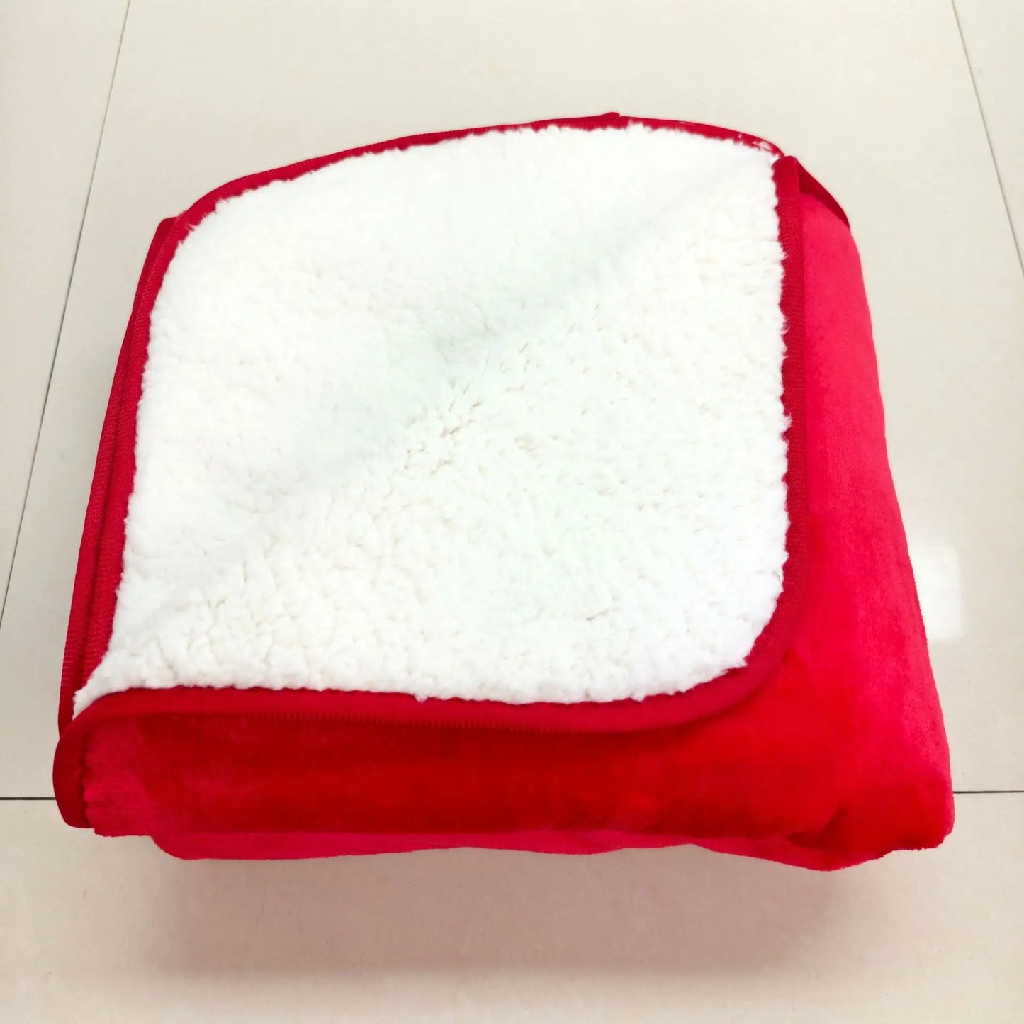 Soft Flannel Pet Blanket Waterproof Splash Resistant Comfortable Blanket for Pet and Couple