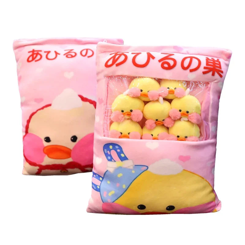 Peluchitos de pato en una almohada