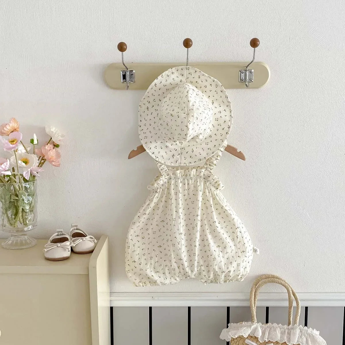 Korean-style summer baby girl thin strap floral jumpsuit hat, baby girl fashion strap jumpsuit, very suitable for travel wear