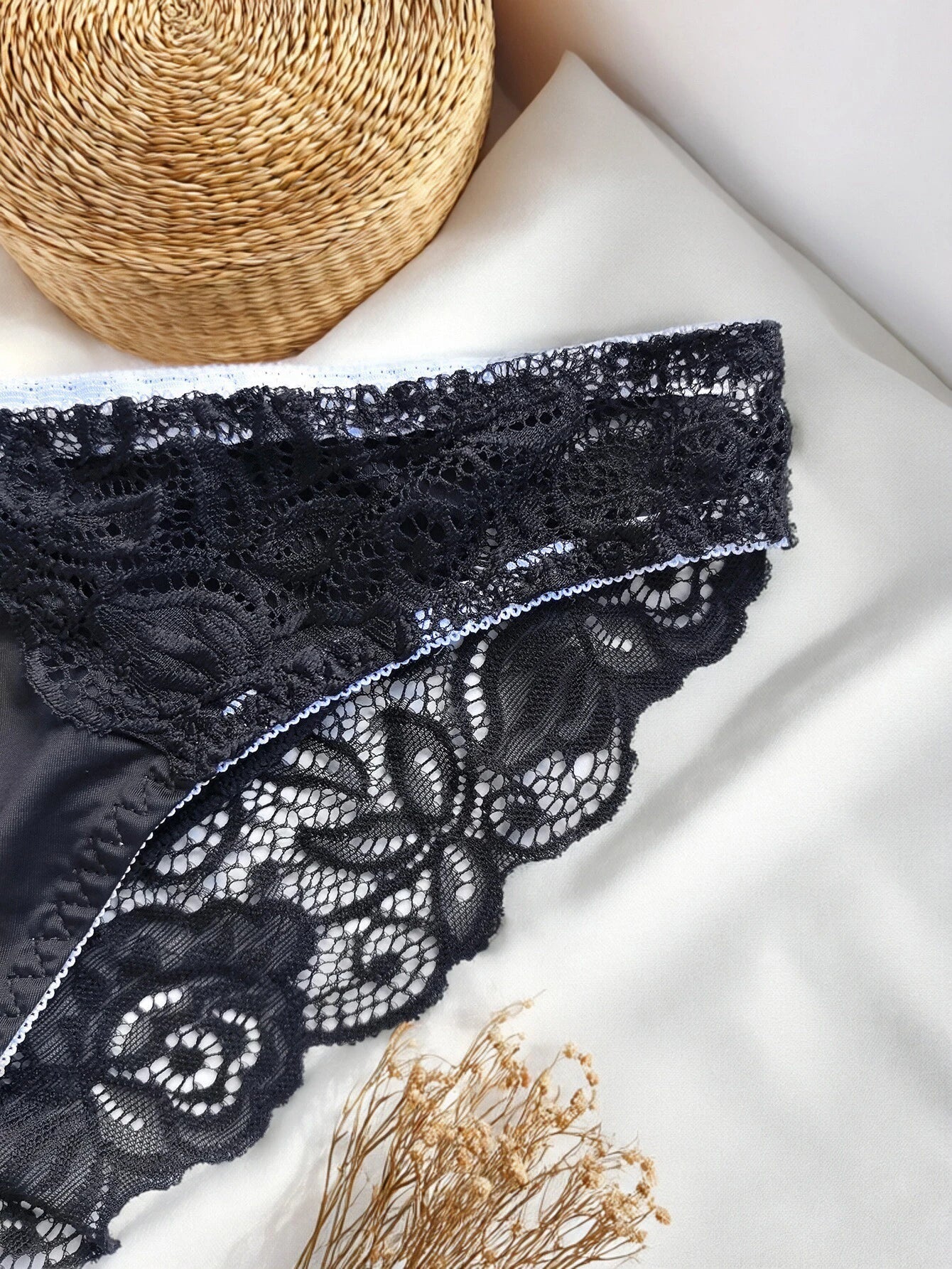 Plus Size Women's Underwear, Fashionable, Soft, Seamless, Comfortable, Sexy, Lace-Trimmed, Contrasting Color, Fine Edge, Breathable Women's Briefs