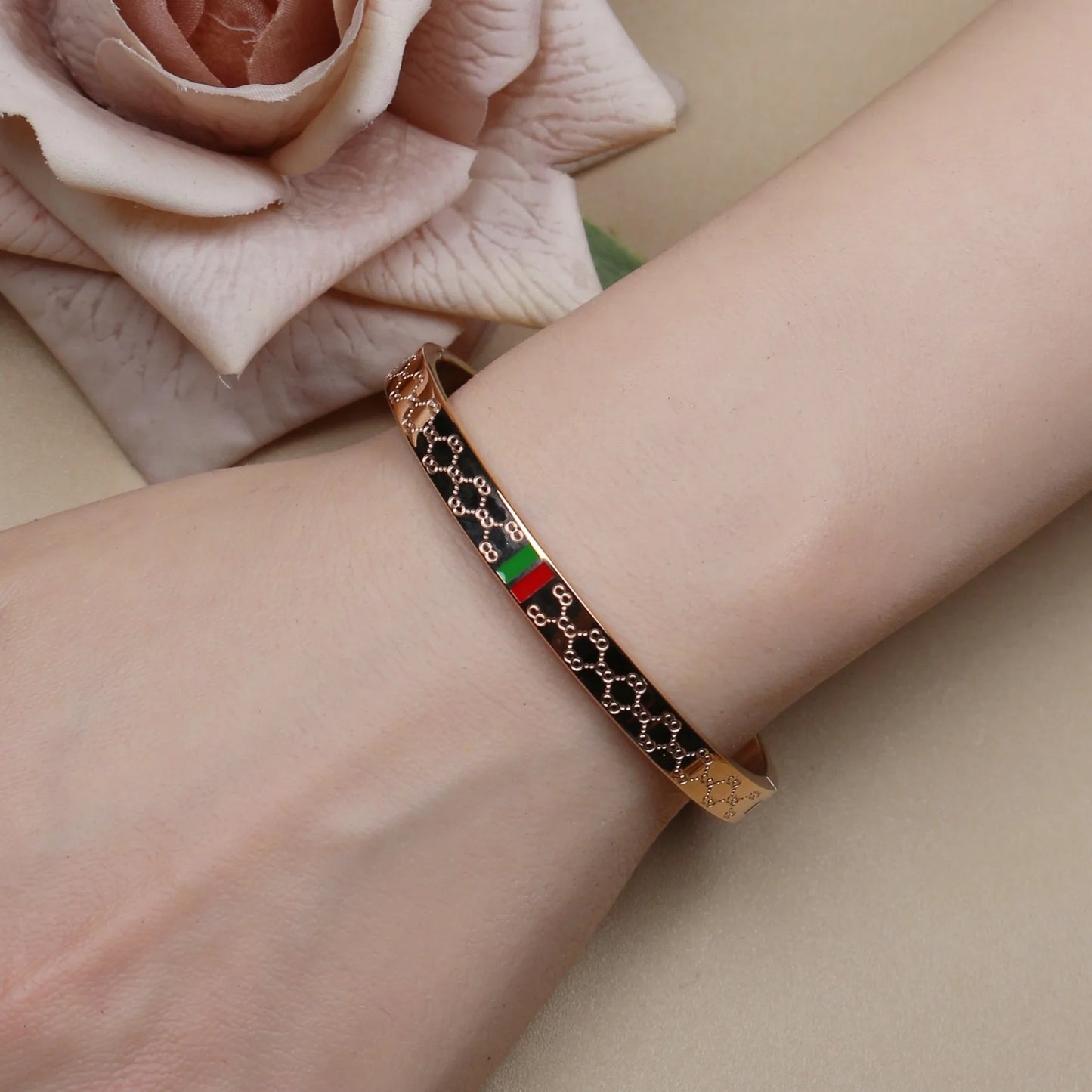 18 K Gold Plated Stainless Steel  55 MM Red/Green Bangles  , Fashionable Jewelry For Men And Women Wholesale