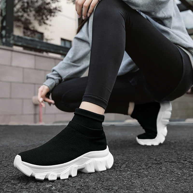 New Luxury Women's Comfortable Sneaker Lightweight Platform Men's Casual Sports Shoes Anti Slip Thick Soled Tenis Walking Shoes