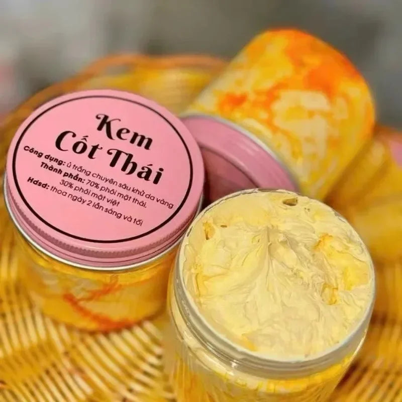 200g Lightens Black Skin Vitamin C Body Lotion Kem Body Cốt Thái Rỉ Dầu Vàng Nắp Hồng Trắng Mịn Da , Chống Lão Hóa , Dưỡng Ẩm Da