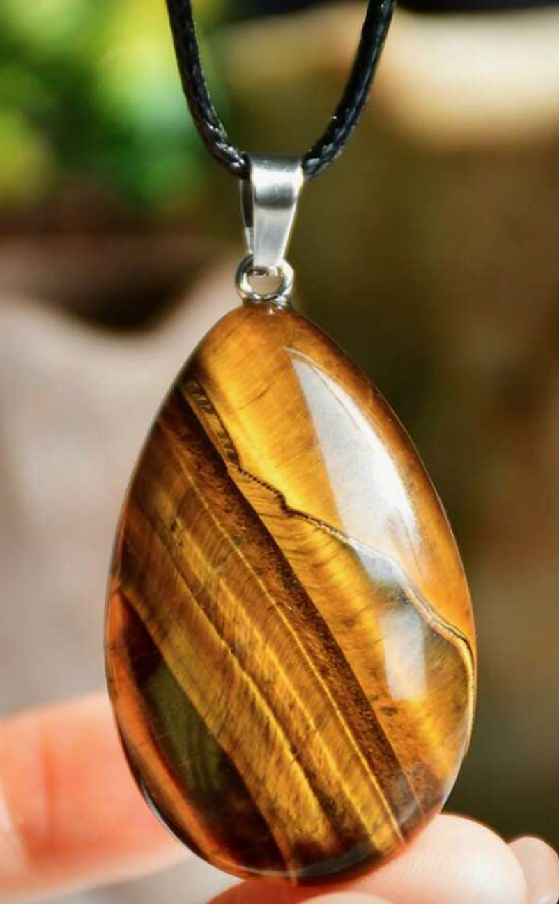 Elegancia Terrenal: Collar con Colgante de Cuero y Ojo de Tigre Natural en Cordón de Cuero