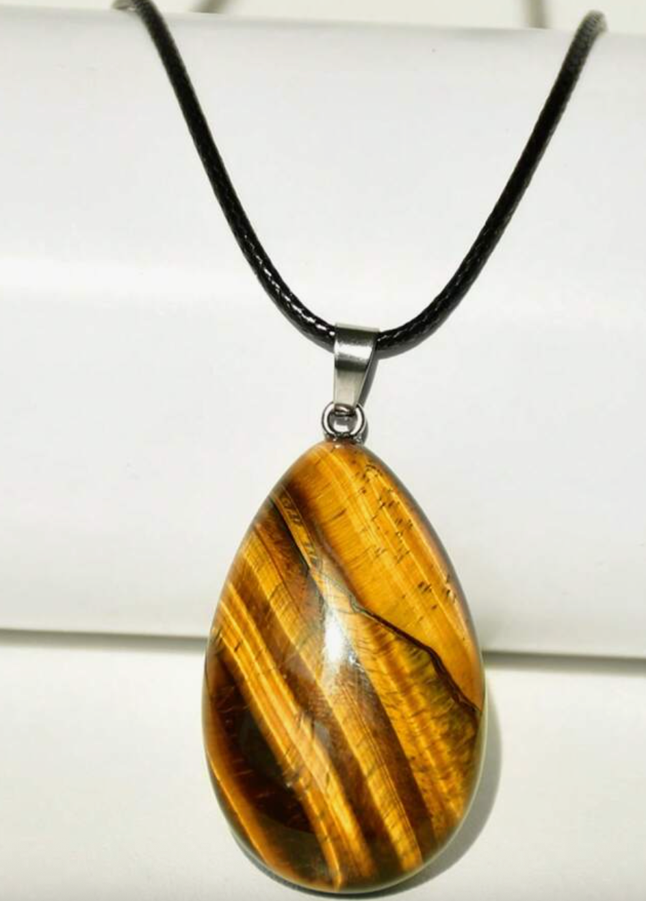Elegancia Terrenal: Collar con Colgante de Cuero y Ojo de Tigre Natural en Cordón de Cuero