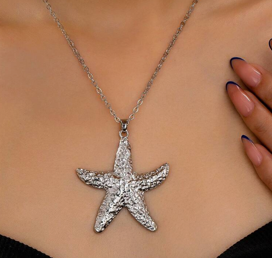 Collar con colgante de estrella de mar texturizada plateada – Elegancia inspirada en el océano 🌊✨