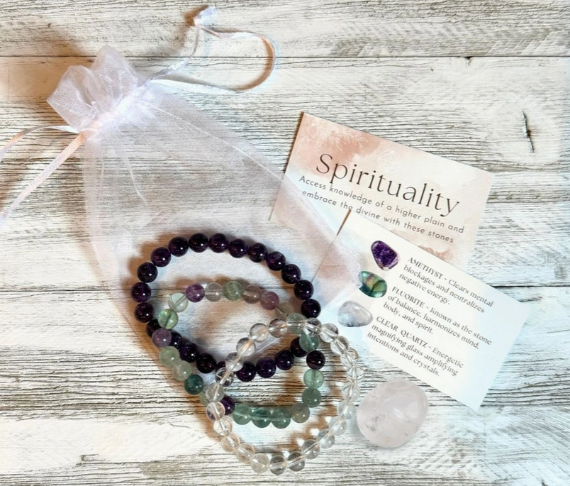 Juego de pulseras con intenciones – Espiritualidad (cuarzo transparente, amatista y fluorita)