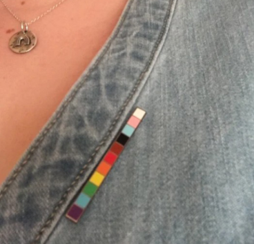 Broche Bandera del Orgullo Progresista – Pin LGBTQ+ Inclusivo