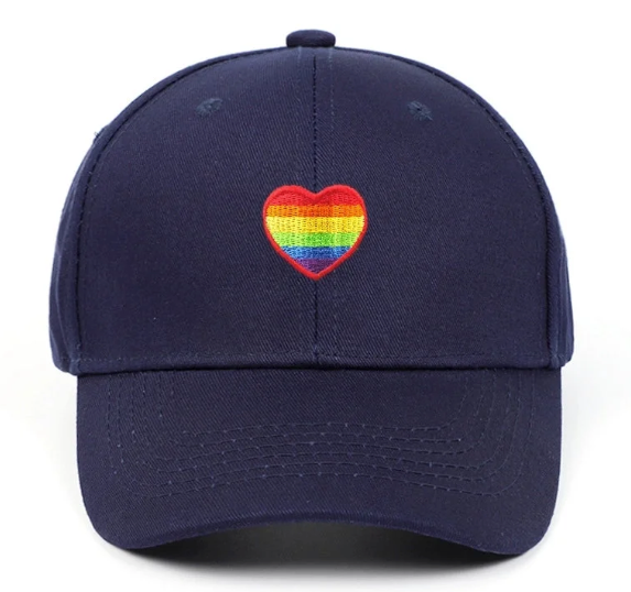 🌈 Gorra de béisbol bordada Corazón del Orgullo – Sombrero ajustable unisex (azul marino o negro)