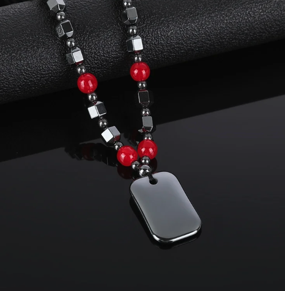 Collar magnético de hematita Hero Shield – Cuentas de poder rojas + colgante de placa de identificación (joyería de protección unisex)