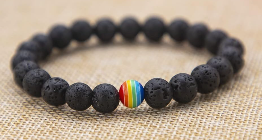 Pulsera Arcoíris del Orgullo LGBTQ de Cuentas de Piedra Volcánica