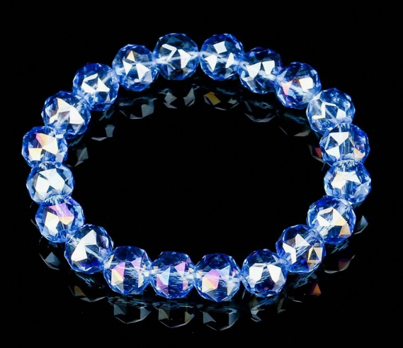 Ilumina tu estilo con nuestras pulseras de 10 mm con apariencia de cristal
