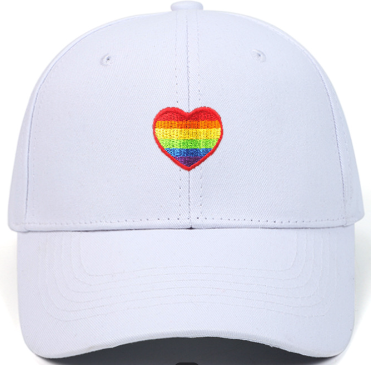 🌈 Gorra de béisbol bordada Corazón del Orgullo – Sombrero ajustable unisex (azul marino o negro)