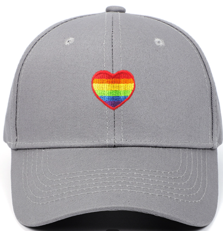 🌈 Gorra de béisbol bordada Corazón del Orgullo – Sombrero ajustable unisex (azul marino o negro)