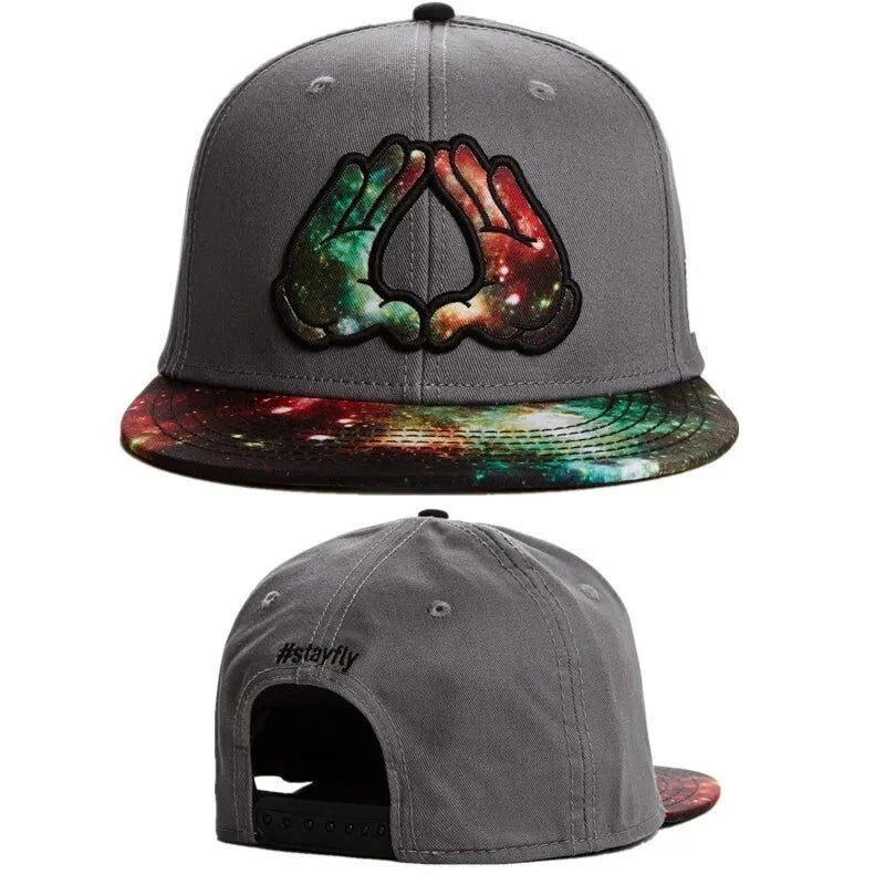 Gorra Ajustable de Béisbol con Visera Plana – Diseño Mano Calavera