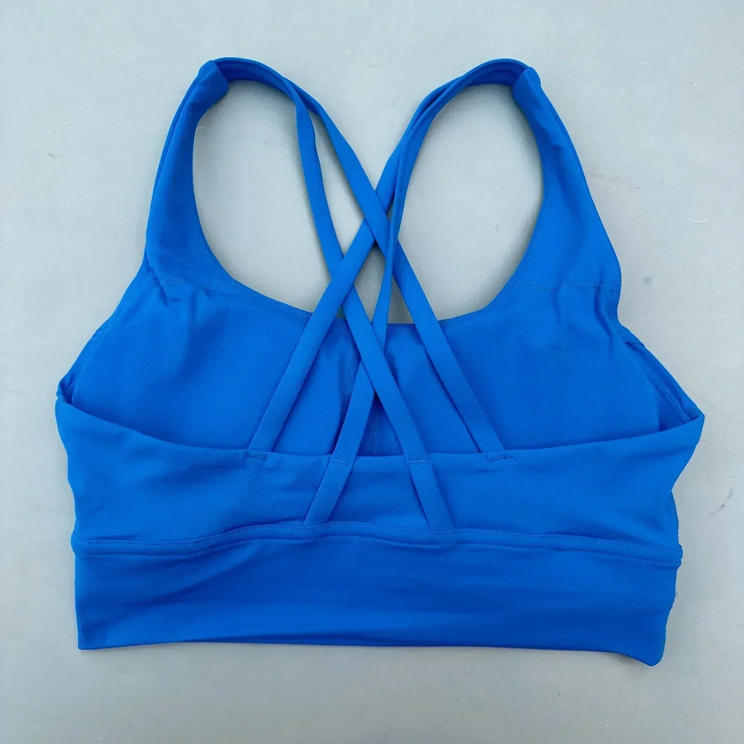 Sujetador deportivo para mujer de color liso, de punto cruzado, suave y de alta resistencia, top ajustado para entrenamiento completo, gimnasio, yoga, ropa interior con almohadillas para el pecho