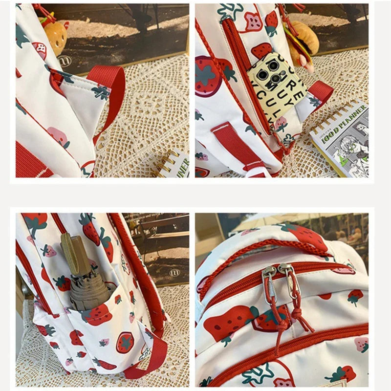 Mochila con estampado de fresas blancas y rojas