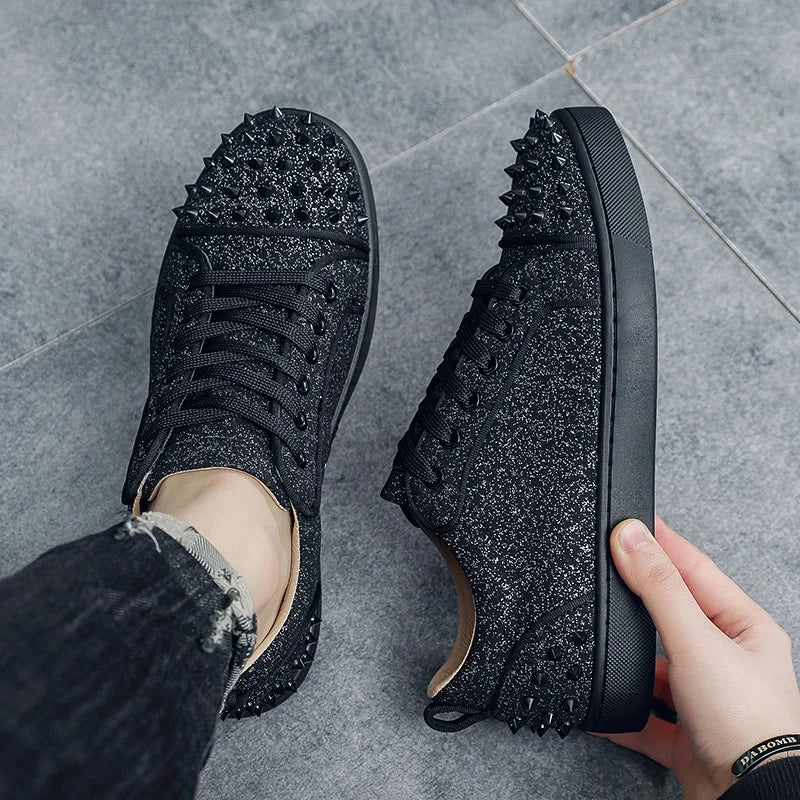 New Fashion Silver Trainers Glitter Spiky Shoes Men Lace Up Sneakers Low Top Shoes Red Sole Man Designer Sneaker With Spikes