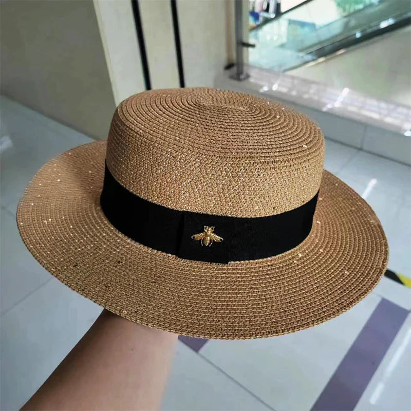 Canotier de paja para mujer con adorno de abeja metálica