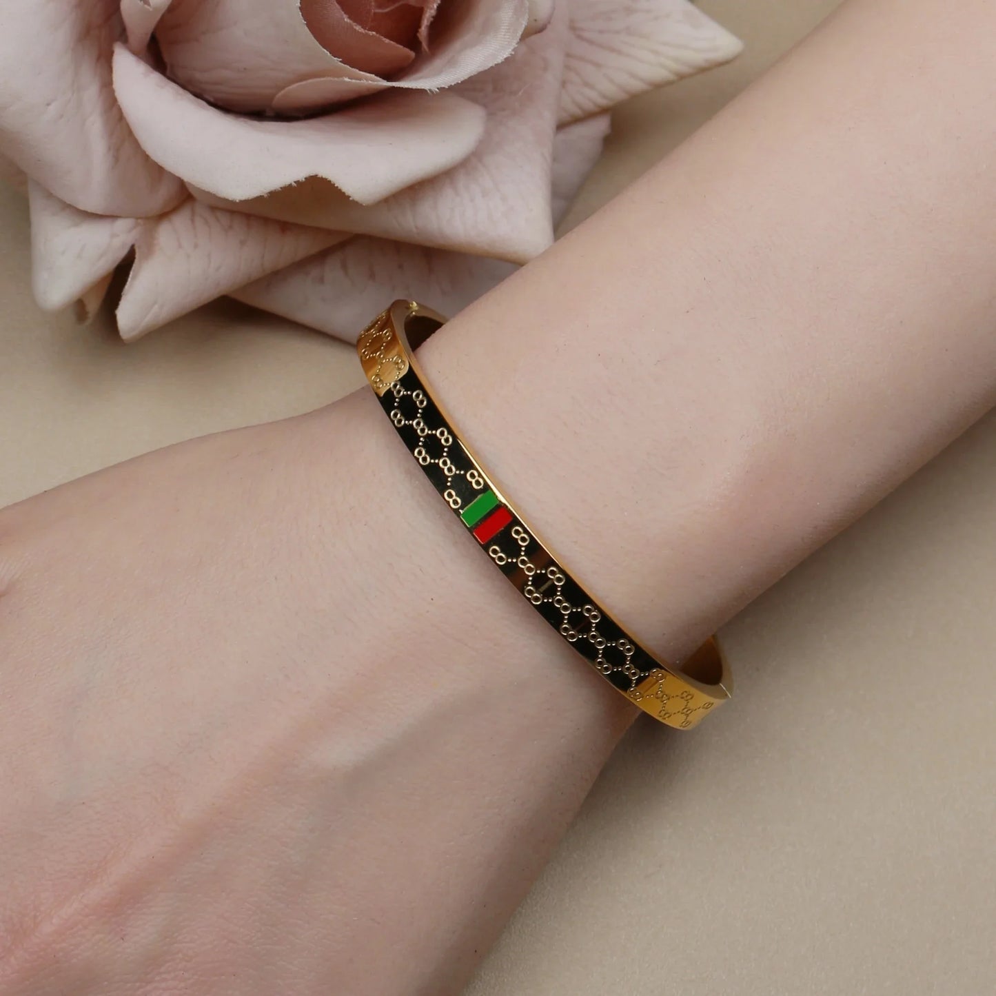 18 K Gold Plated Stainless Steel  55 MM Red/Green Bangles  , Fashionable Jewelry For Men And Women Wholesale