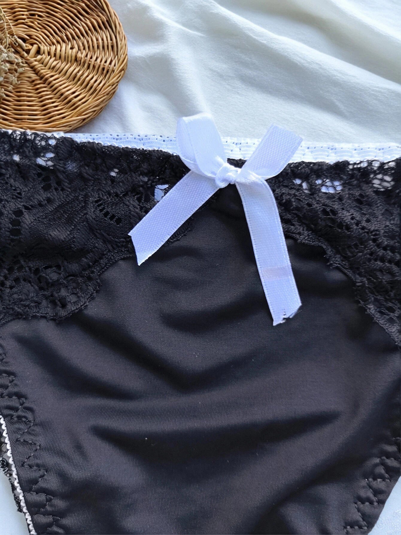 Plus Size Women's Underwear, Fashionable, Soft, Seamless, Comfortable, Sexy, Lace-Trimmed, Contrasting Color, Fine Edge, Breathable Women's Briefs