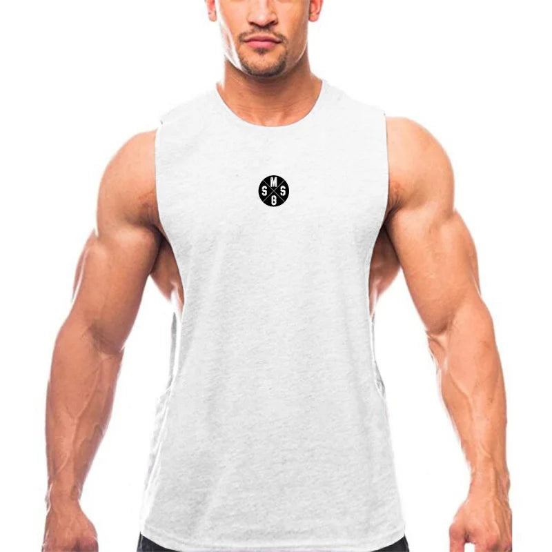 Camiseta sin mangas de fitness de corte bajo para hombres musculosos