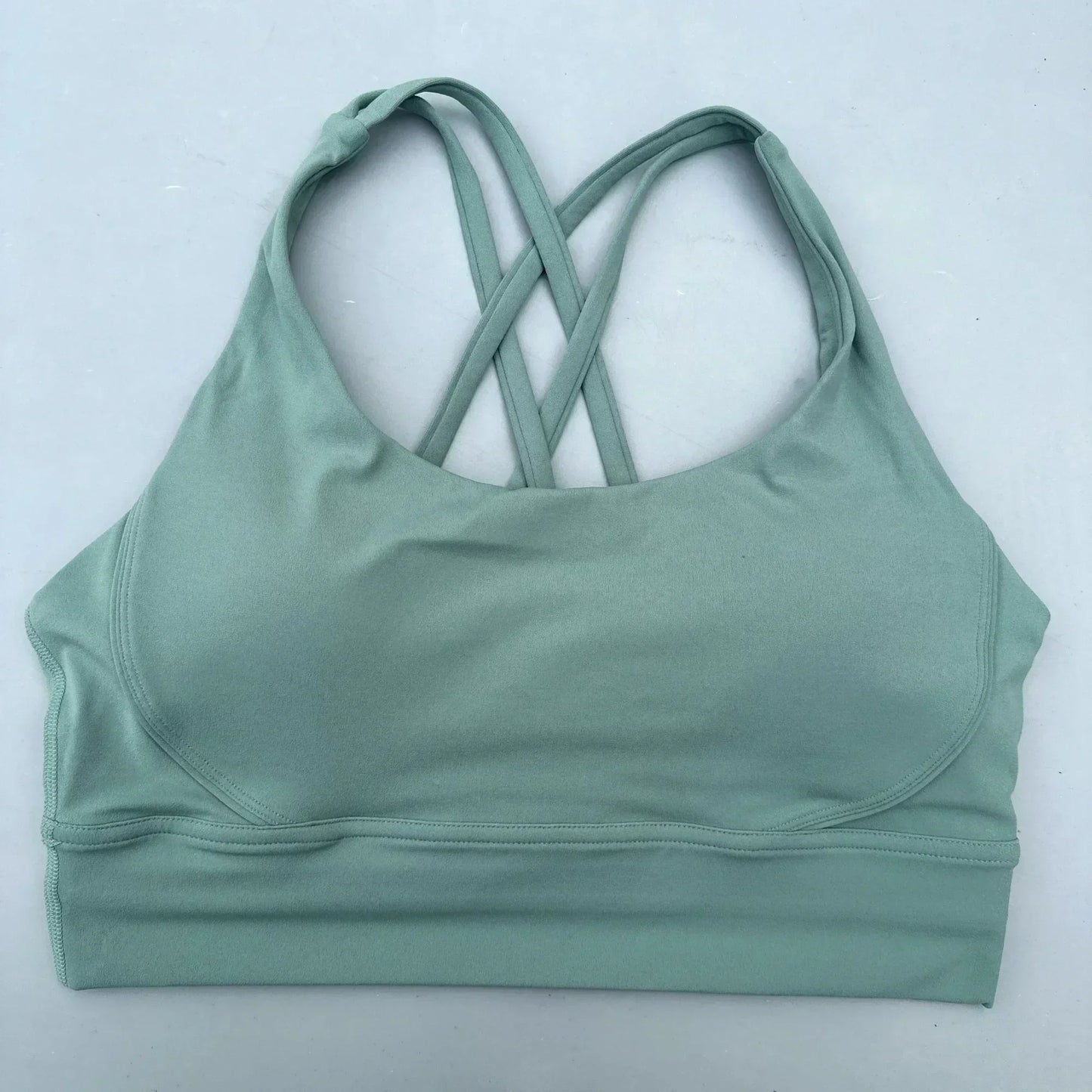 Sujetador deportivo para mujer de color liso, de punto cruzado, suave y de alta resistencia, top ajustado para entrenamiento completo, gimnasio, yoga, ropa interior con almohadillas para el pecho