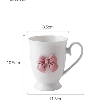 Tazas de café y tazas de té coquetas