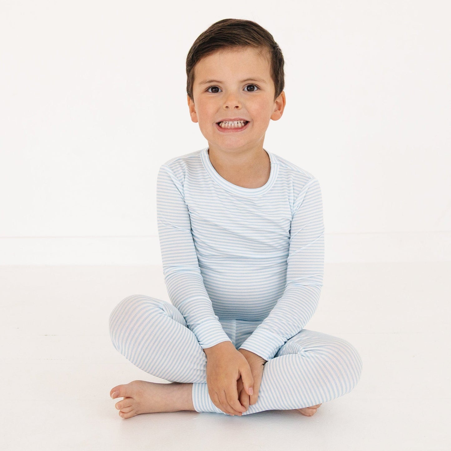 Conjunto de pijama de bambú a rayas marineras para niños pequeños