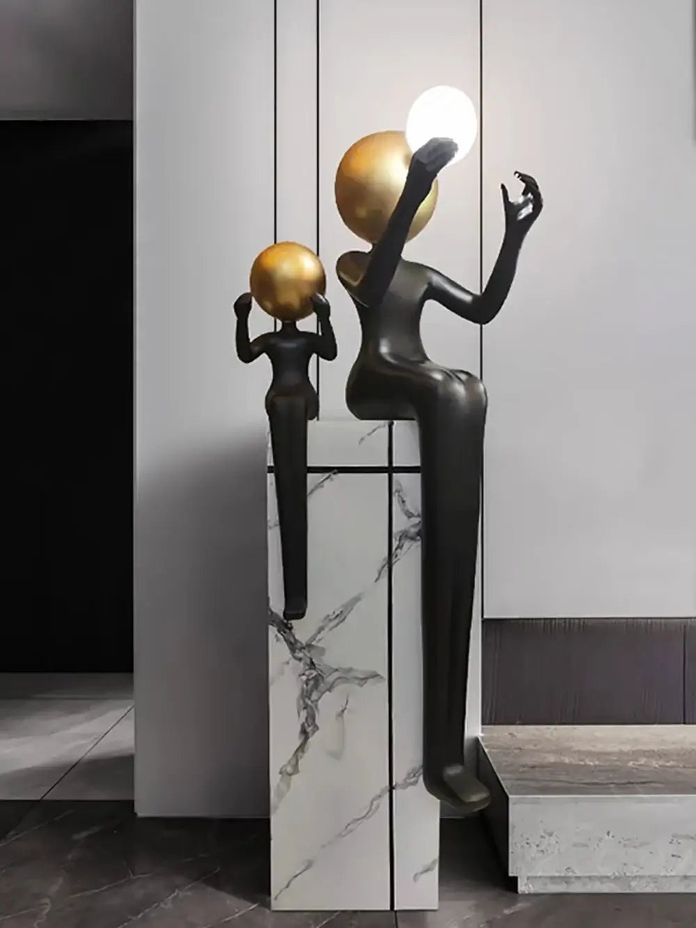 Lámpara de pie Escultura Doble Figura Sentada