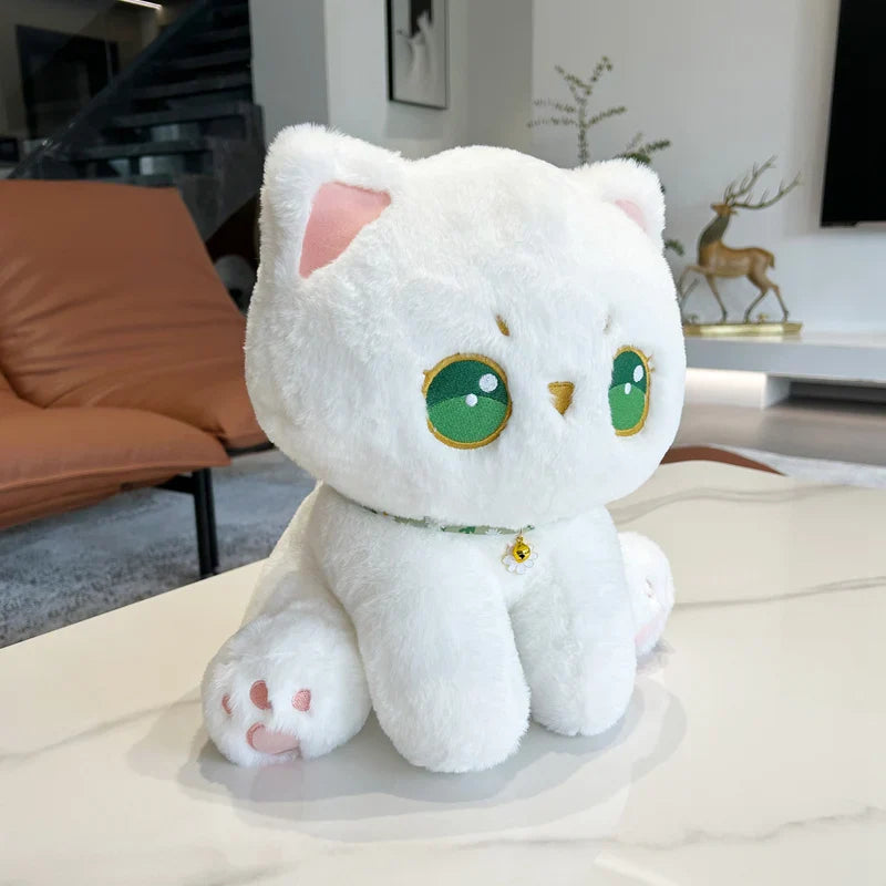 Peluche de gato con ojos verdes