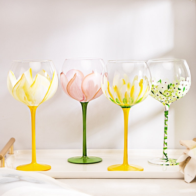 Copas de cristal con flores pintadas a mano