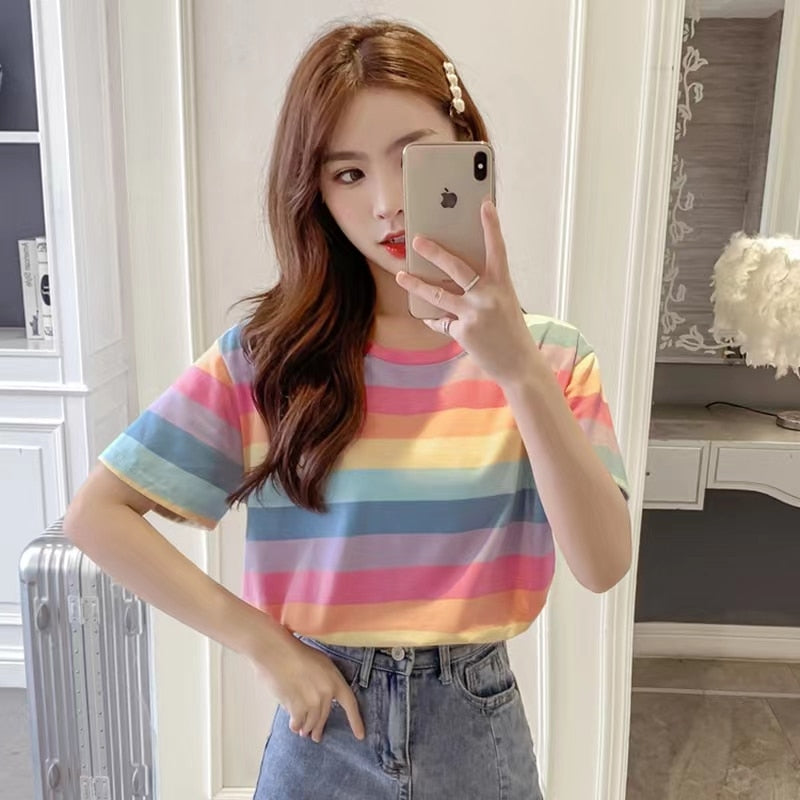 Camiseta a Rayas Arcoíris Pastel
