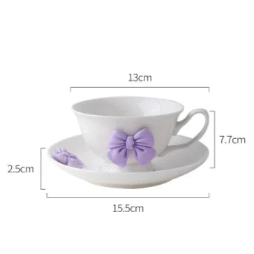 Tazas de café y tazas de té coquetas
