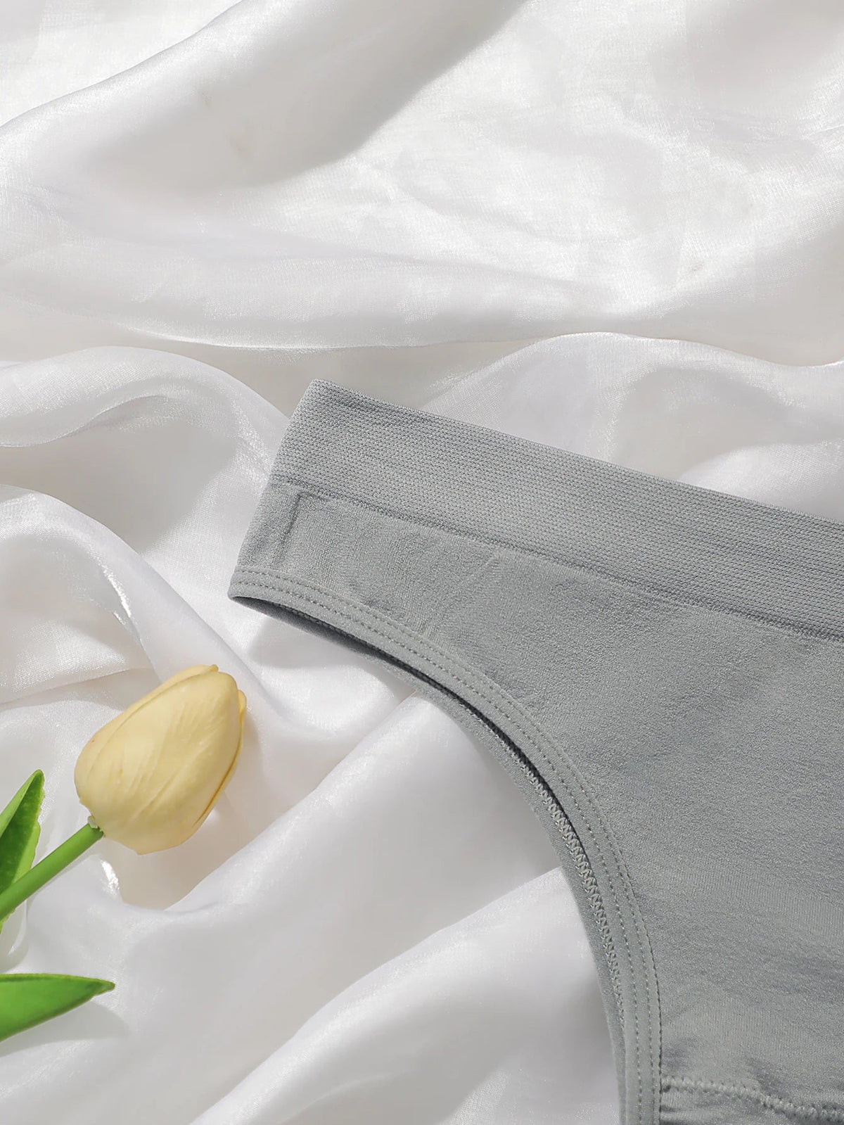 Women's sexy solid color triangle pants with no trace low waist hollow out easy to wash and dry underwear Z626