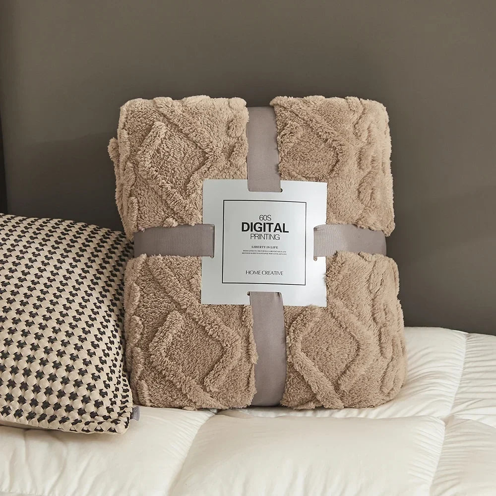 Fluffy Coral Velvet Throw Blanket – Soft Plush & Warm, Thickened Flannel, Comfortable for  Air-Conditioned Room, Luxury Decor