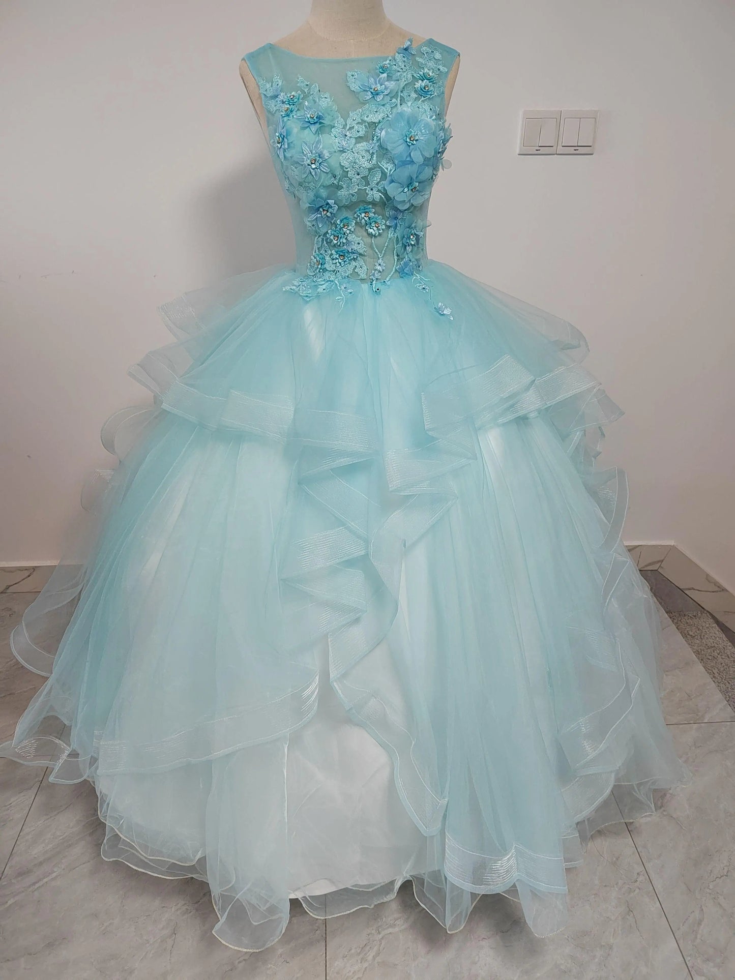 Vestidos de Quinceañera Rosa Oscuro con Cuello Halter sin Mangas para Fiesta de Gala, Vestido de Princesa Sencillo con Flores, Talla Grande Personalizado