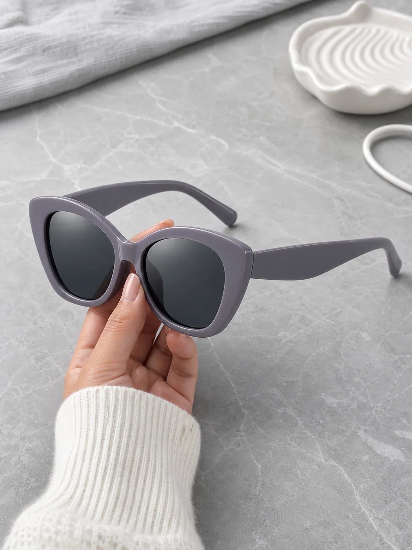 Ladies' Classic Cat Eye Sunglasses, Thick Framed Retro Trendy Outdoor Sunglasses