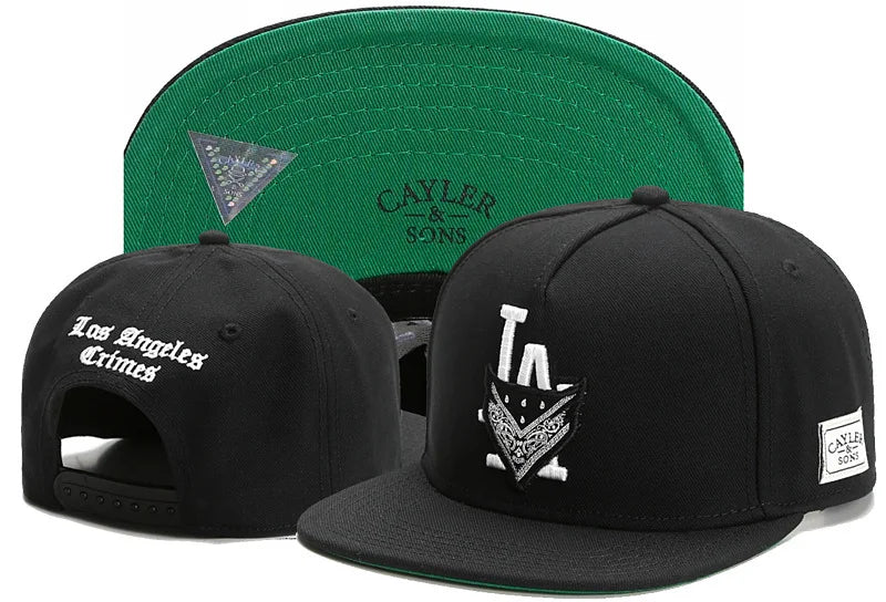 Gorra Ajustable de Béisbol con Visera Plana – Diseño Mano Calavera