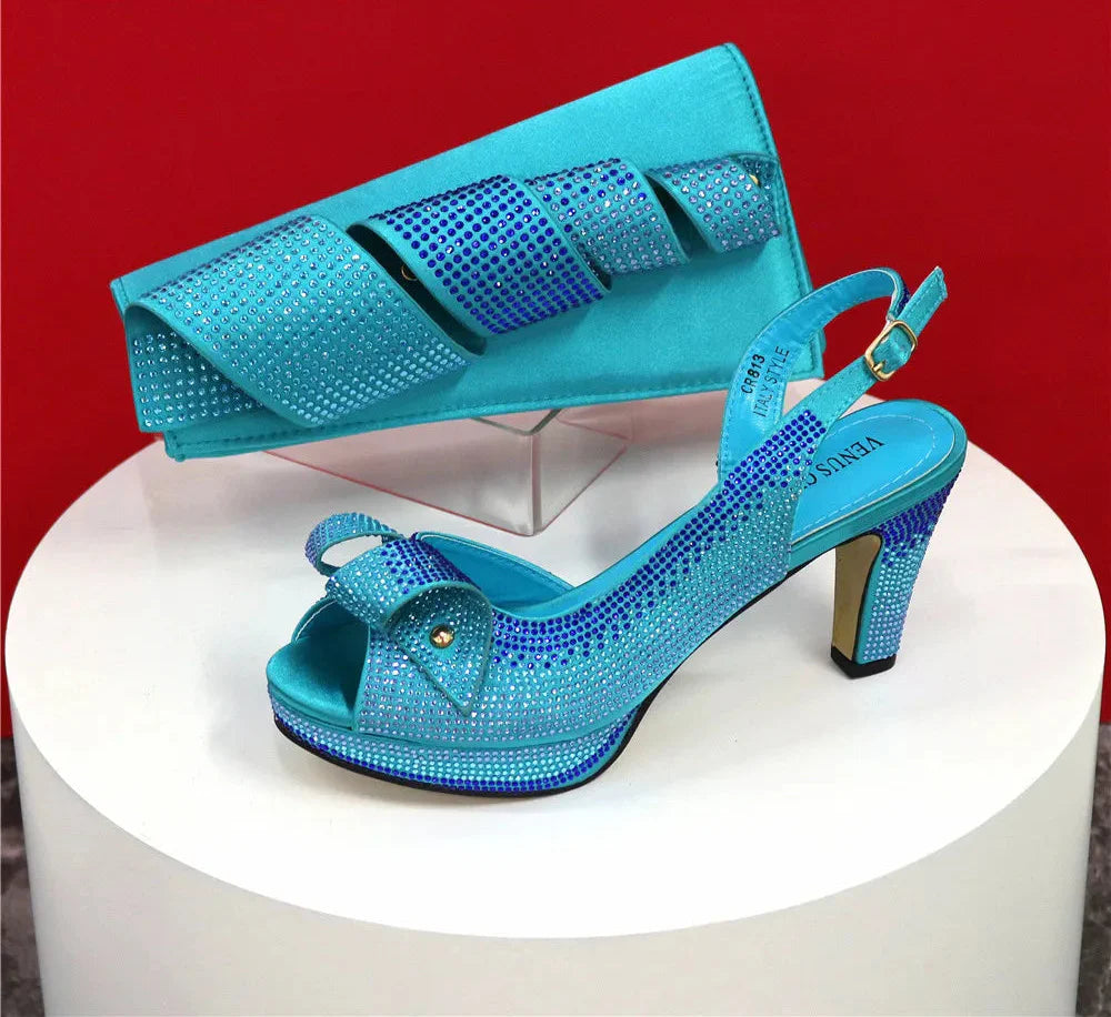 Set de bolso con incrustaciones de diamantes y zapatos de tacón alto con diseño italiano