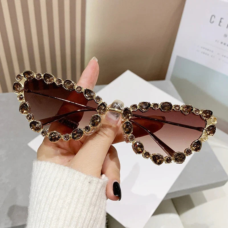 Cat glasses, oversized rhinestone sunglasses, personalized and trendy retro metallic sunglasses with diamonds