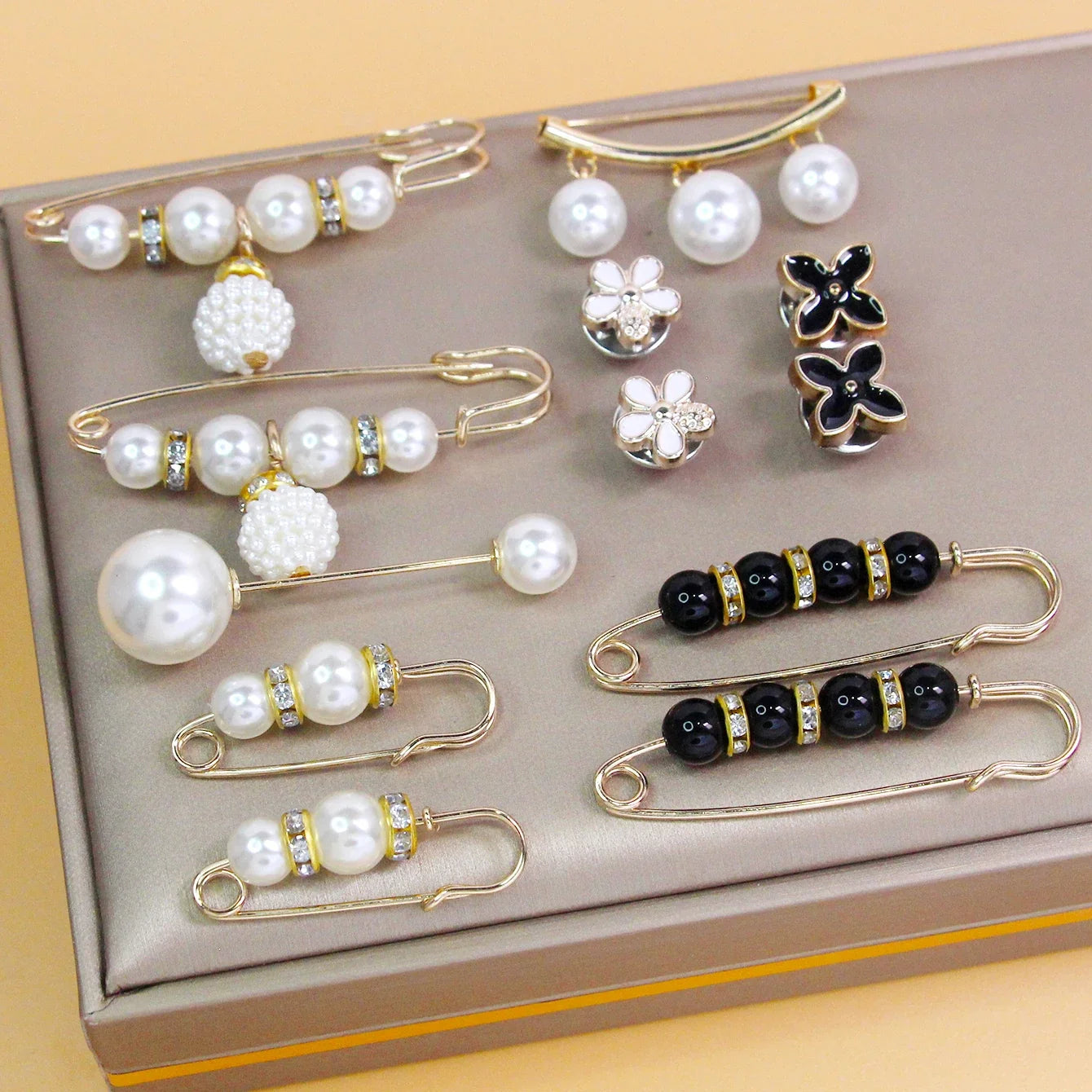 Ainameisi 12pcs Fashion Pearl Brooch Waist Cinching Adjustable Skirt