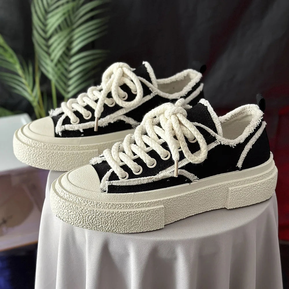 Fashion Women Casual Sneakers 2026 Summer Lightweight Casual Skate Women Shoes Big Size 42 Canvas Vulcanized Chaussures Femme
