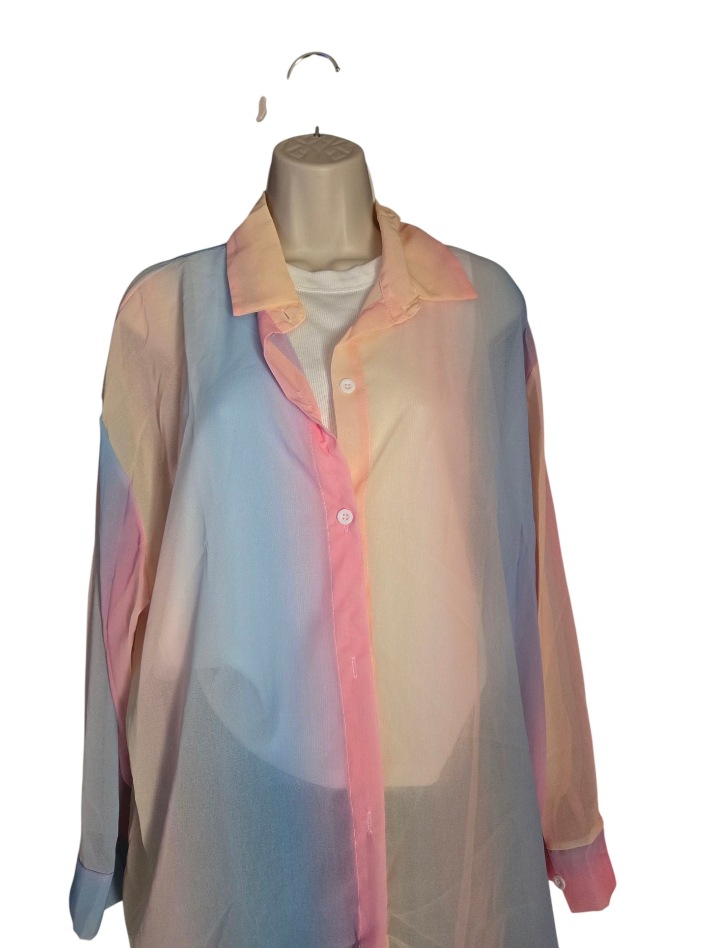 Título: Blusa Extragrande Transparente con Botones Estampado Pastel