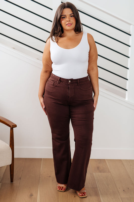 Jeans acampanados Sienna High Rise Control Top en color Espresso